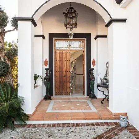 Huzav Beachfront Villa, Puerto Banus, Apartment *