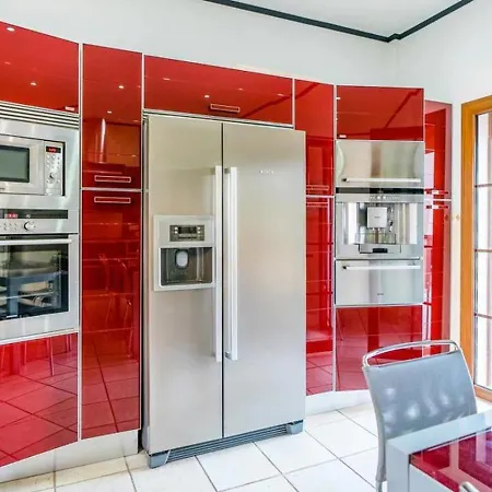 Huzav Beachfront Villa, Puerto Banus, Apartment