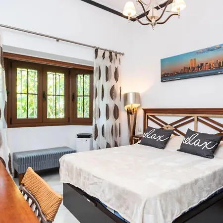 Huzav Beachfront Villa, Puerto Banus, Apartment *