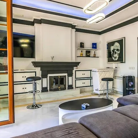 Apartment Huzav Beachfront Villa, Puerto Banus, Marbella