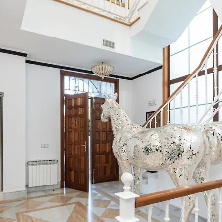 Apartment Huzav Beachfront Villa, Puerto Banus,