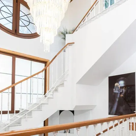 Apartment Huzav Beachfront Villa, Puerto Banus, Marbella